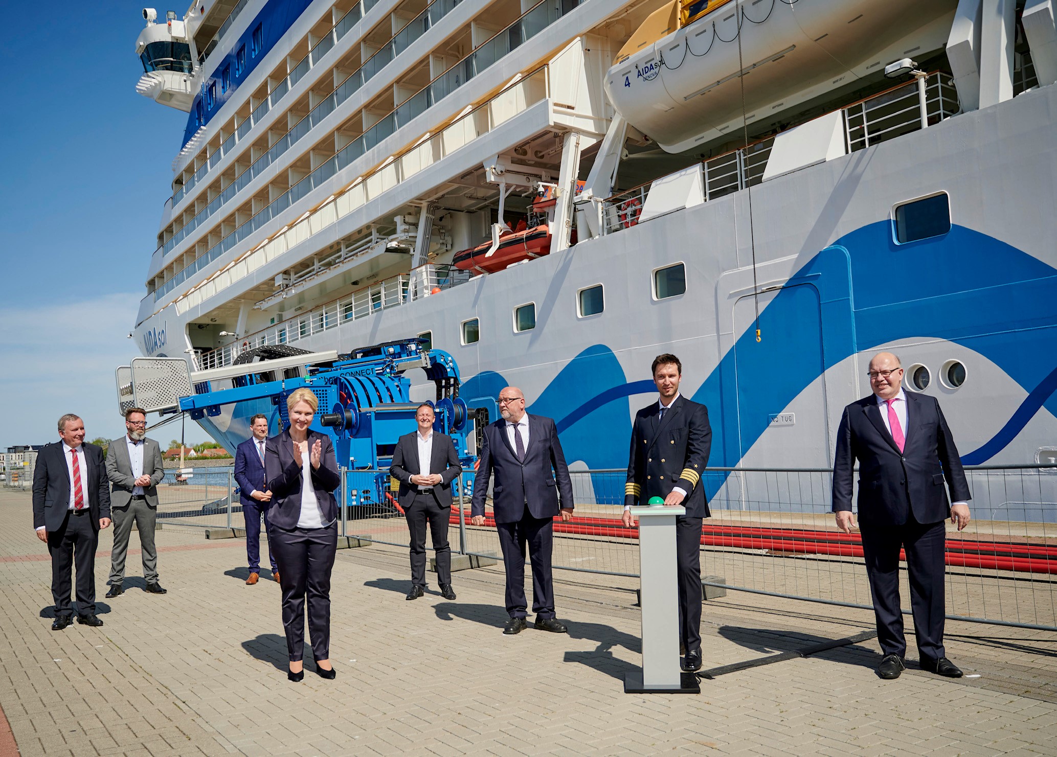 Shore-side electricity supply facility for cruise liners officially commissioned in Warnemünde