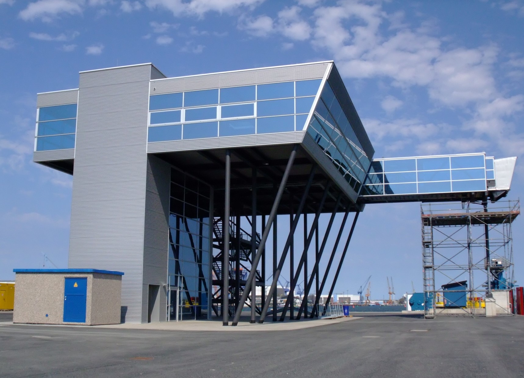 Die neue Passagiergangway-Brücke für die Fährverbindung zwischen Rostock und Gedser.