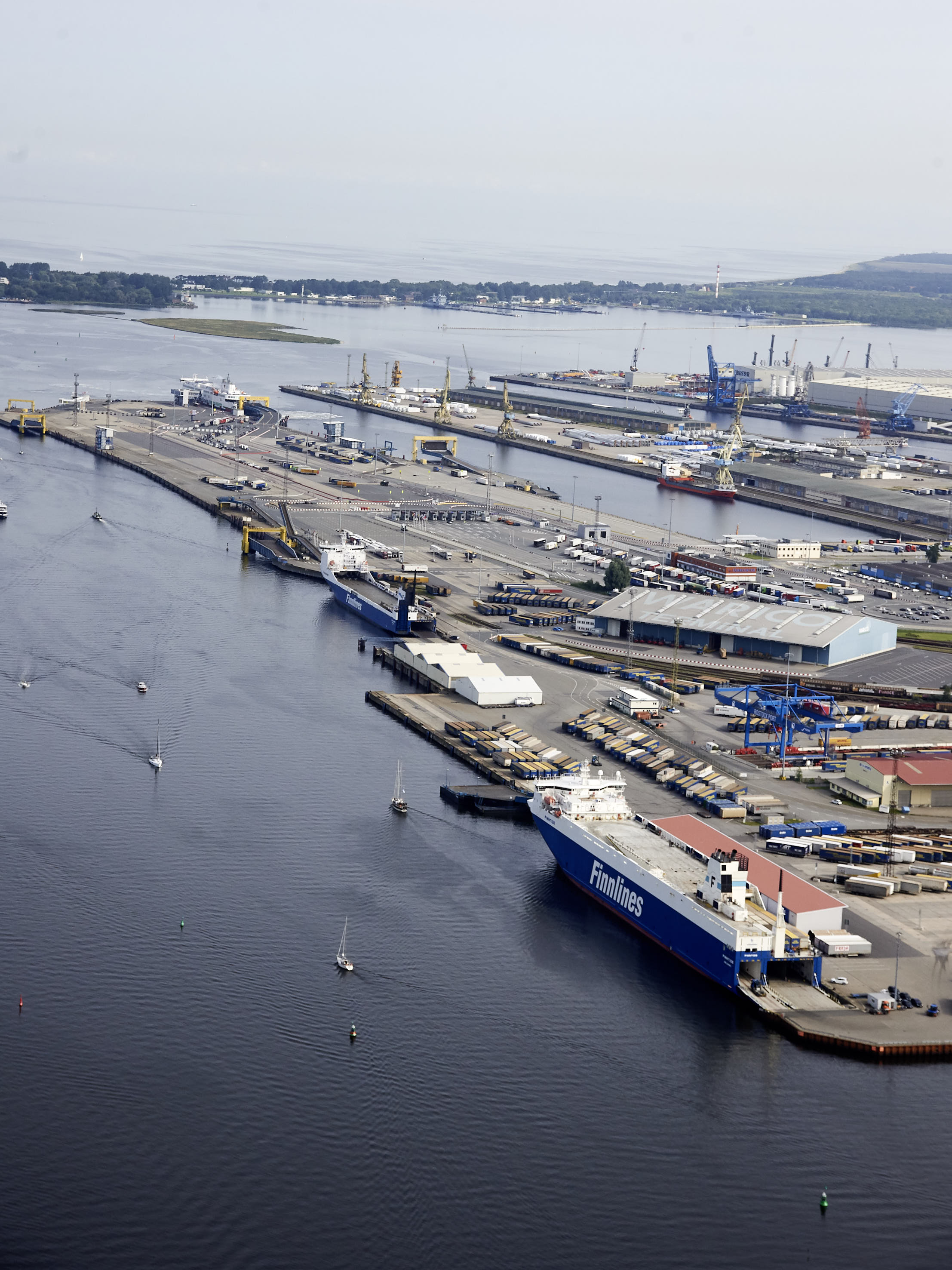 Fährterminal Rostock Luftaufnahme des Fähr- und RoRo-Terminals im Rostocker Seehafen.