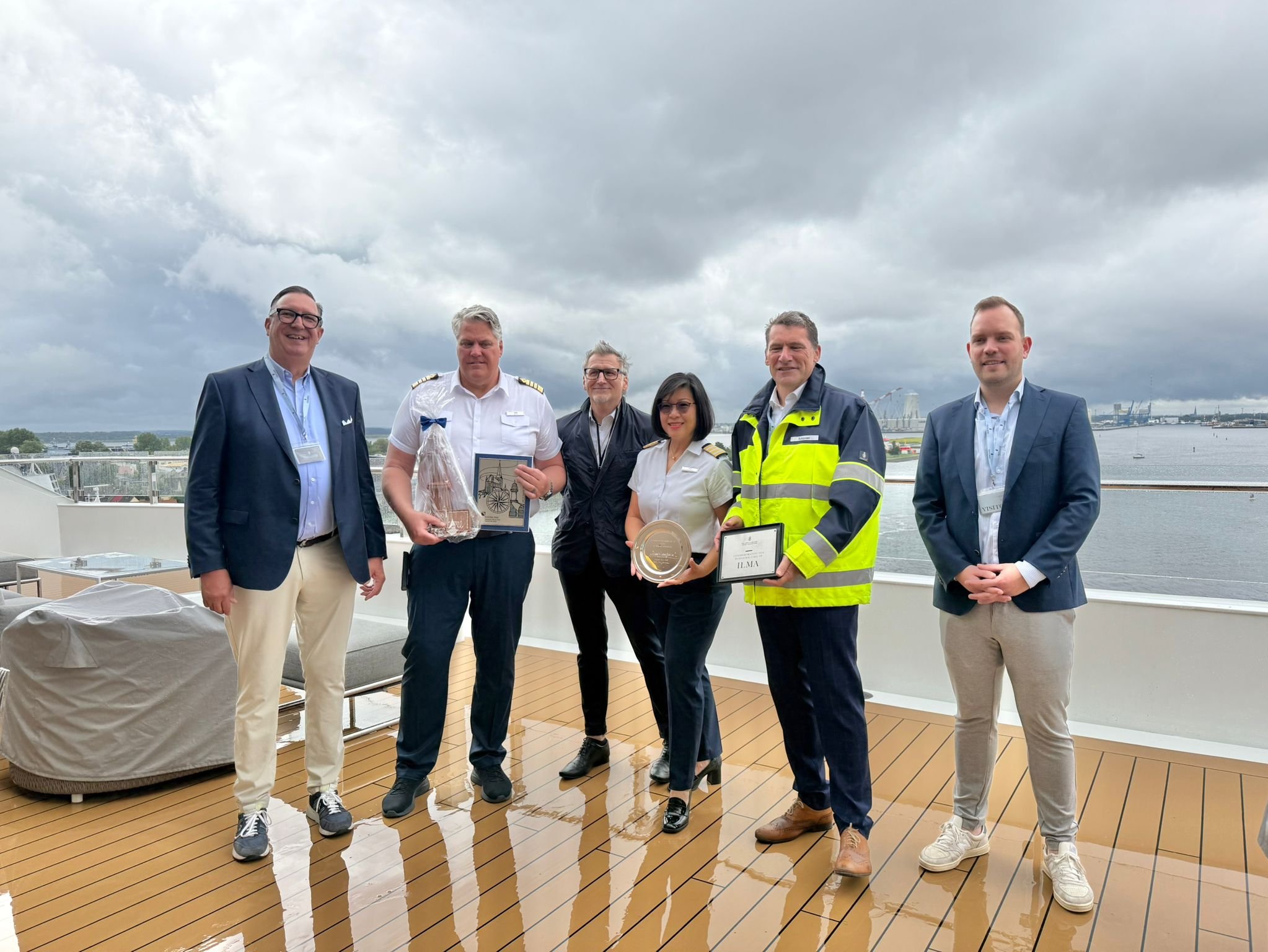 Rostock-Warnemünde begrüßt Kreuzfahrtschiff Ilma  Rostock-Warnemünde begrüßt Kreuzfahrtschiff Ilma