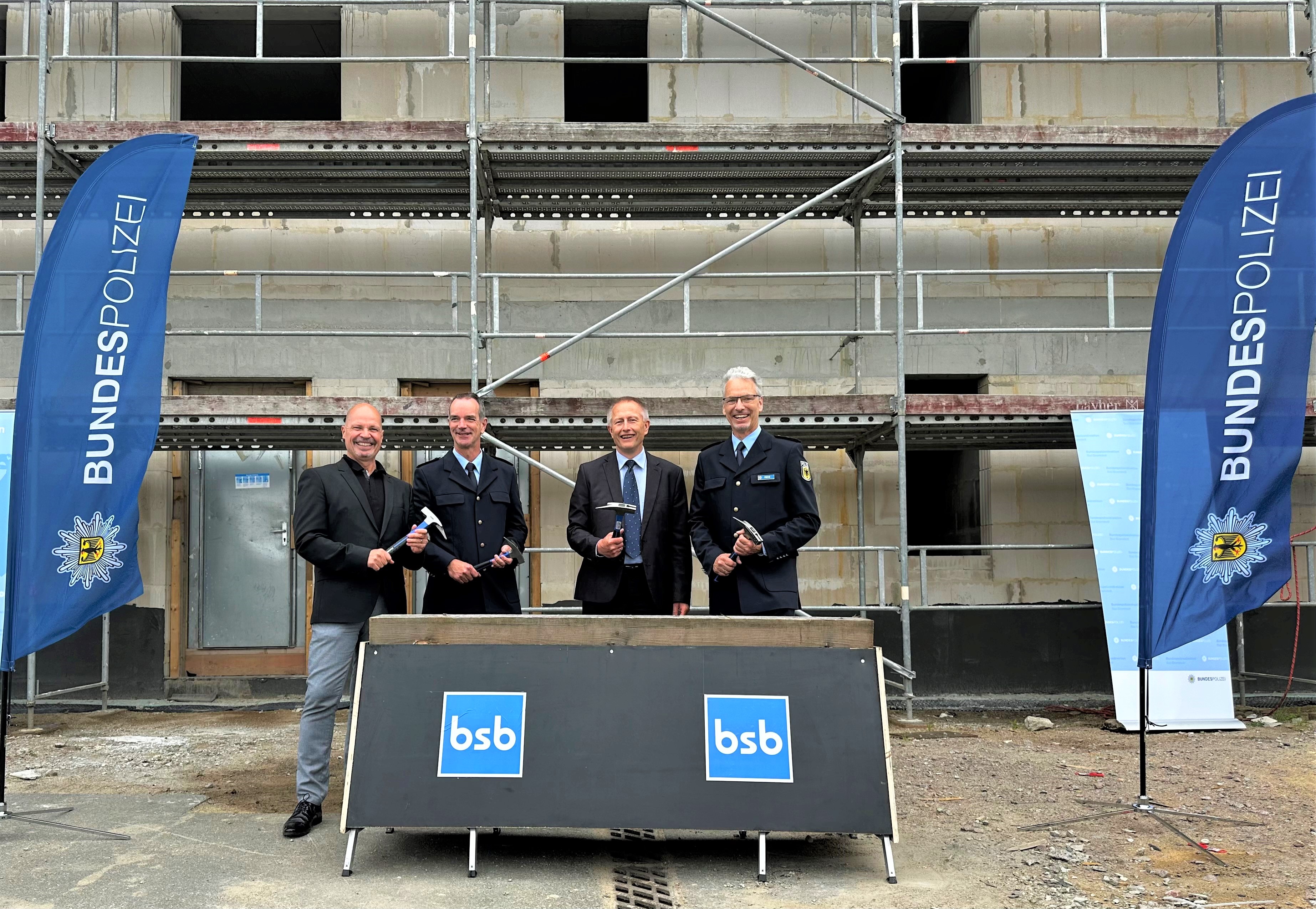 Bundespolizei begeht Richtfest ihres Neubaus im Rostocker Überseehafen